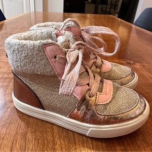 OshKosh Metallic Gold High Top Sneakers Glitter Faux Fur Trim. Size Girl…